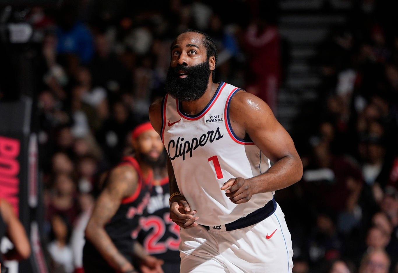 米兰体育官方网站-关键16分造逆转！哈登梦回巅峰轰31+10：快船14战12胜进附加赛区